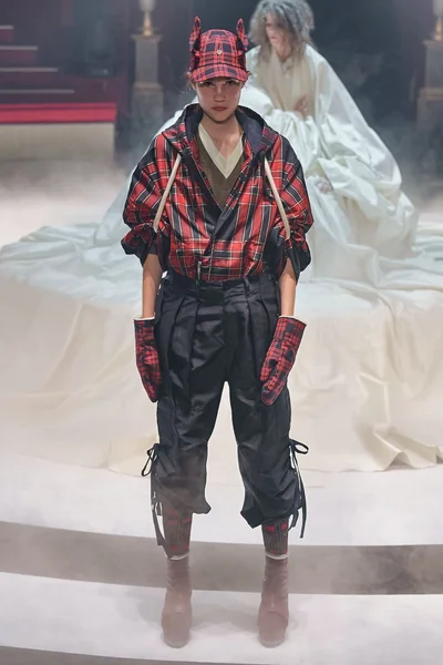 Look 3